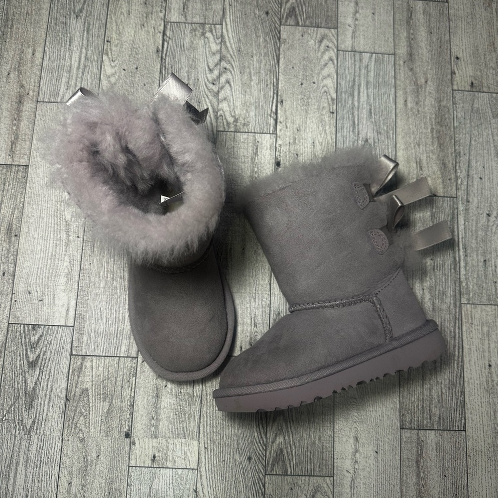 UGG Soft Purplish Gray Fur Boots. Size 8C - Picture 3 of 11